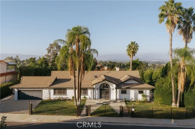 18841 Pasadero Drive, Tarzana