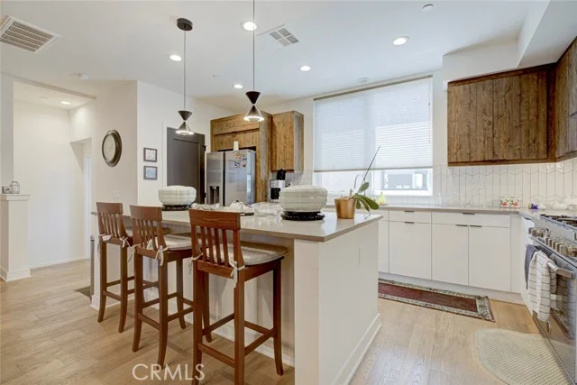 1049 N Joels Place, Los Angeles