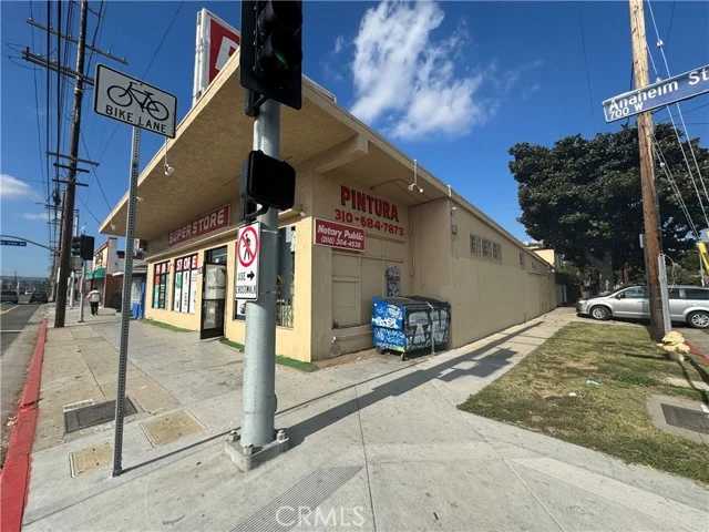 703 W Anaheim photo 1