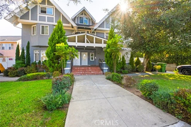4440 Victoria Park photo 1