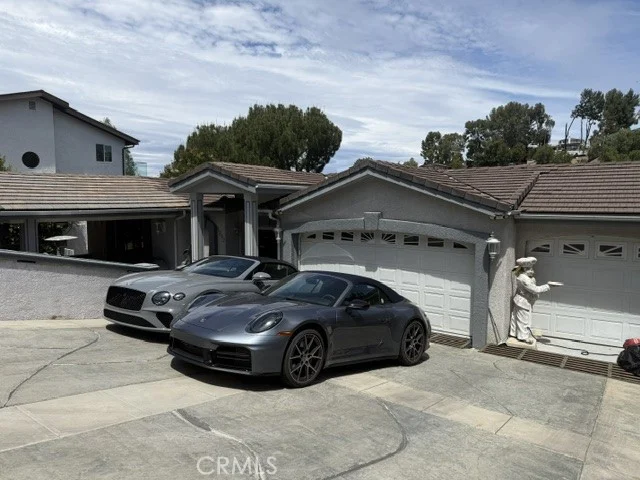 5262 Elvira, Woodland Hills