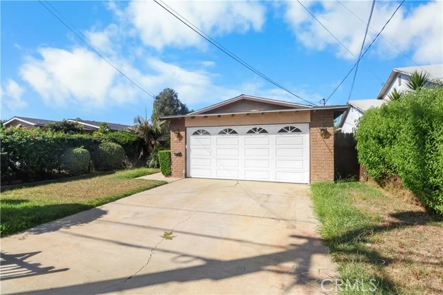10829 Firmona Avenue photo 2