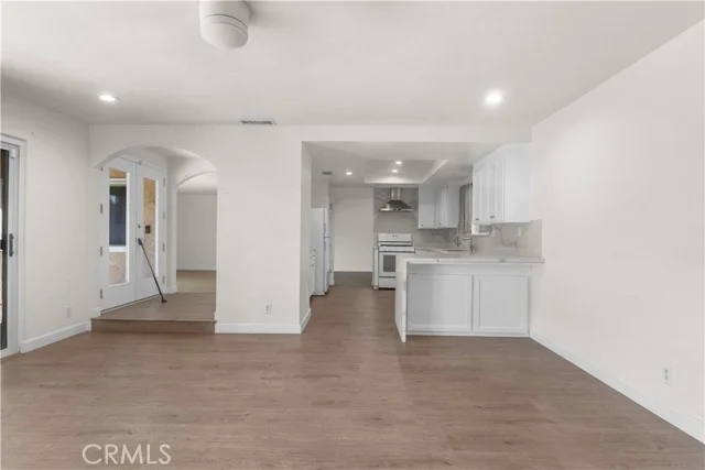 10829 Firmona Avenue photo 4