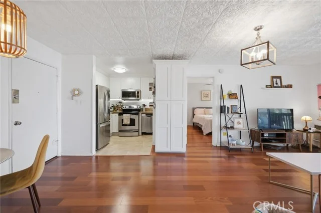 525 S Ardmore Avenue #320 photo 3