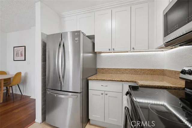 525 S Ardmore Avenue #320 photo 5