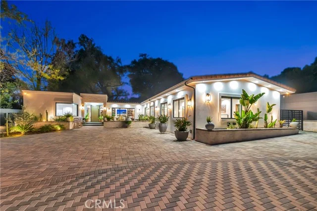 19225 Rosita, Tarzana