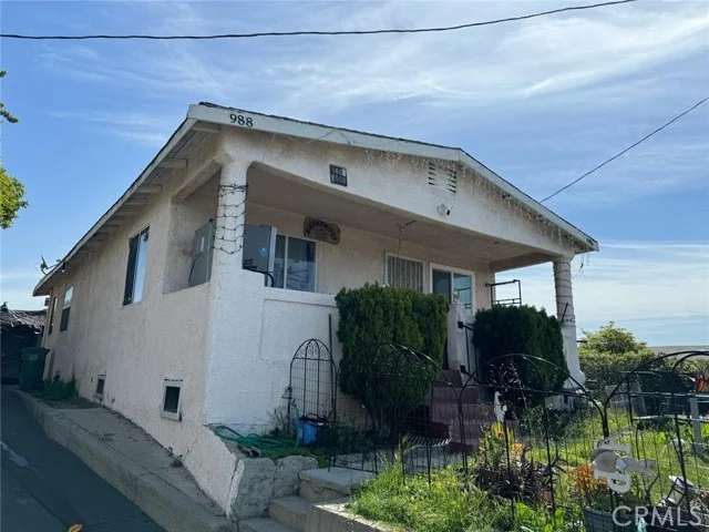 986 Gifford Avenue photo 1