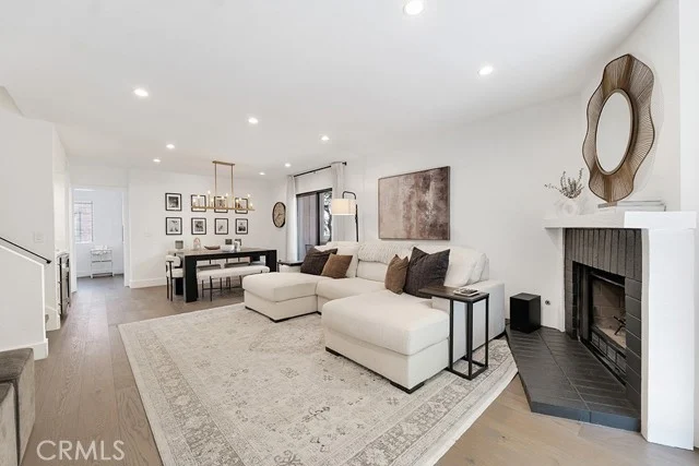 21931 Burbank Boulevard #25, Woodland Hills