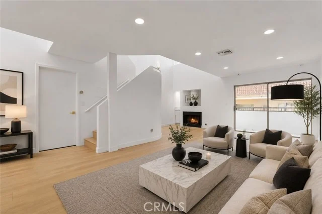 6036 Hazelhurst #C photo 1