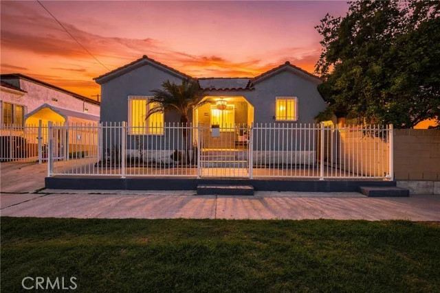8205 Stanford Ave, Los Angeles