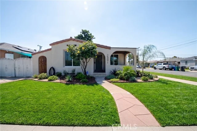 2391 Fashion Ave photo 2