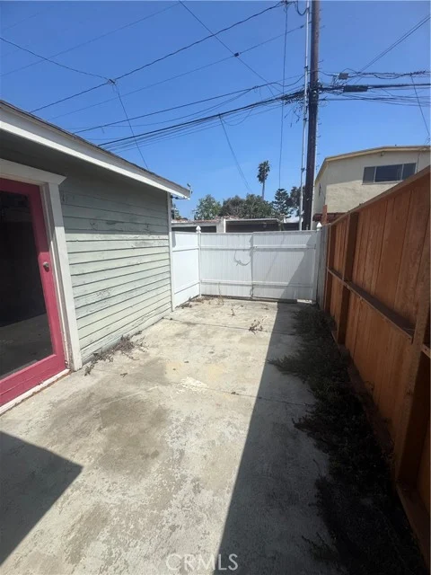 652 Navy Street photo 2