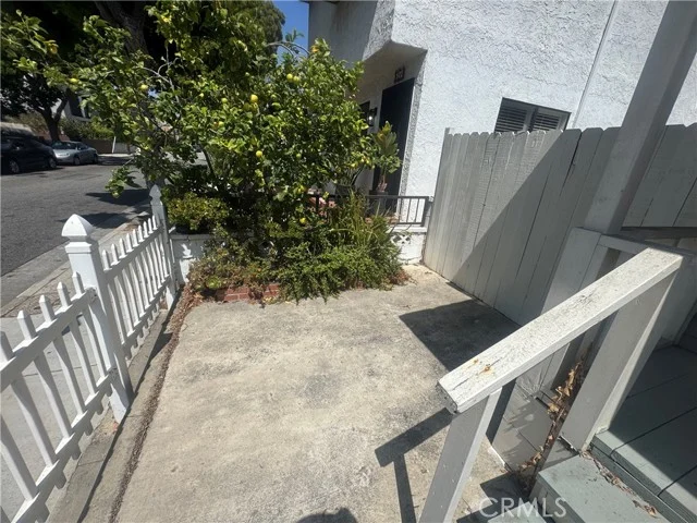652 Navy Street photo 3