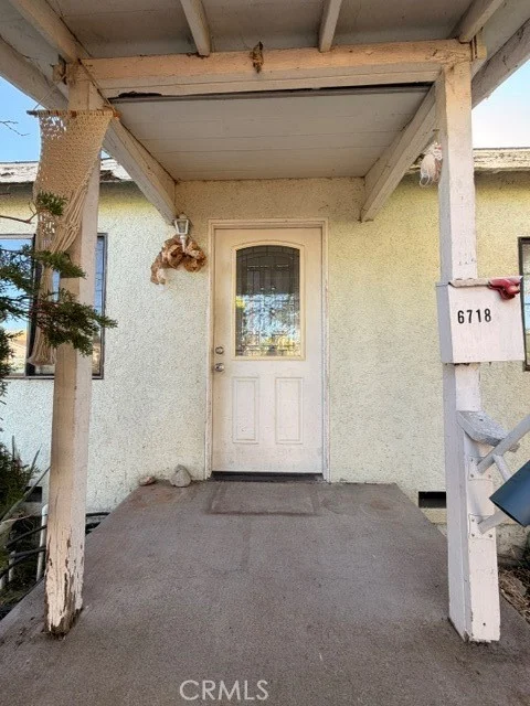 6718 Varna Avenue photo 3
