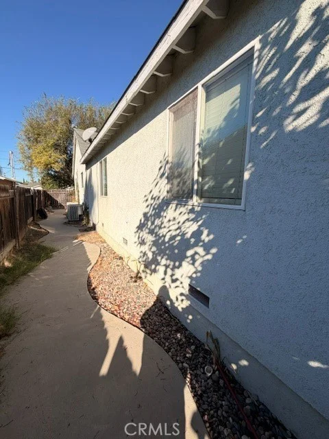 6718 Varna Avenue photo 4
