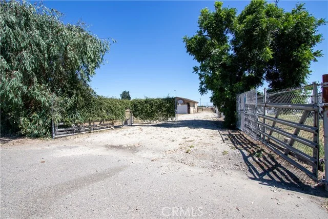 3650 Santa Fe photo 1
