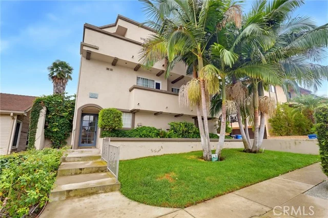 1073 W 9th Street #202 photo 2