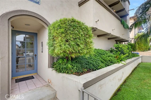 1073 W 9th Street #202 photo 3