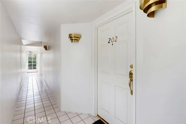 1073 W 9th Street #202 photo 4