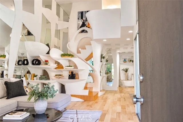 718 Via Colinas, Westlake Village
