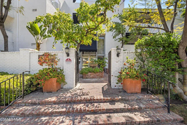 4950 Louise Avenue #301, Encino