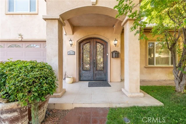 6973 Varna Avenue photo 1