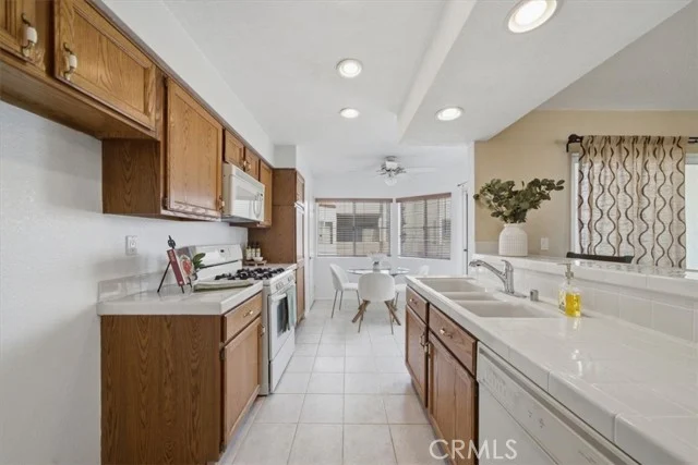 5455 Sylmar #1402 photo 5