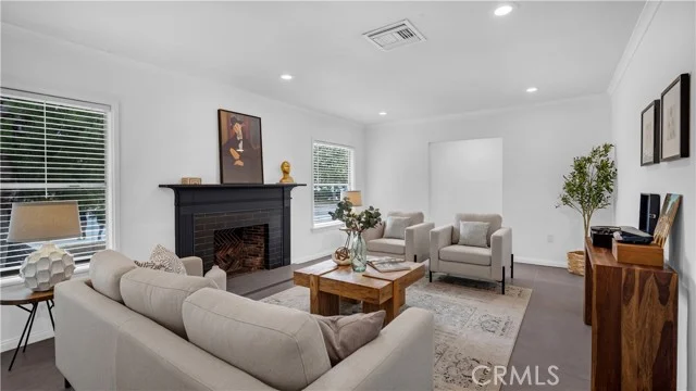 10207 Camarillo Street, Toluca Lake