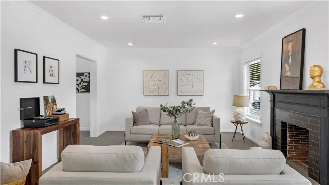 10207 Camarillo Street photo 3