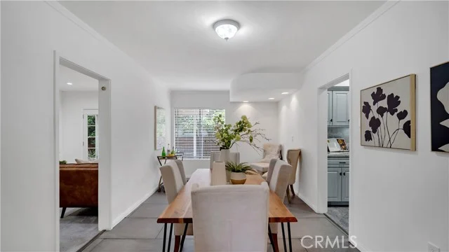 10207 Camarillo Street photo 5