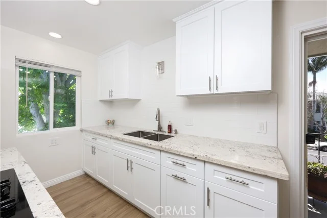1405 E 1st #10 photo 2