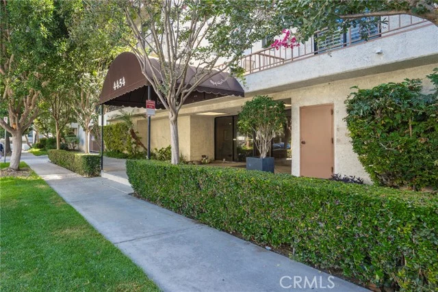 4454 Ventura Canyon #105, Sherman Oaks