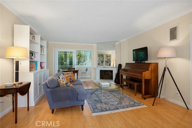 1240 Franklin Street #5 photo 3