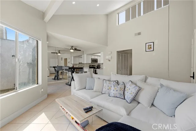 18408 Hatteras Street, Tarzana