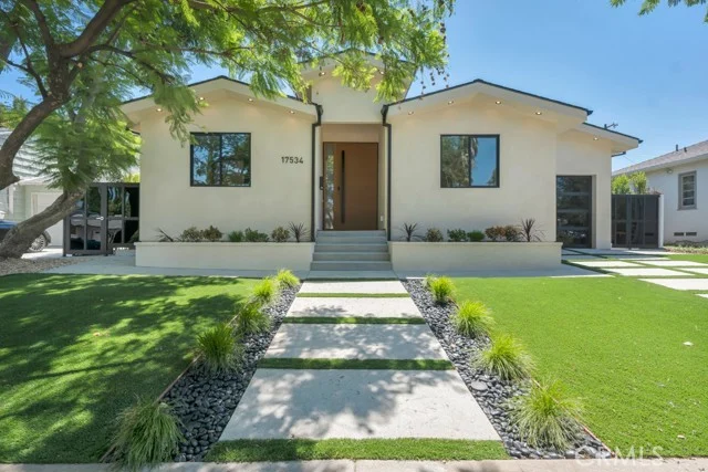 17534 Collins, Encino