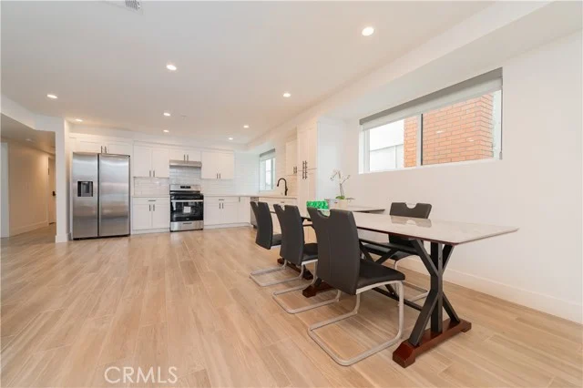 5652 La Mirada Avenue photo 3