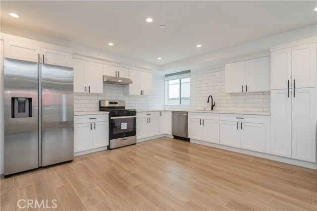 5652 La Mirada Avenue photo 4