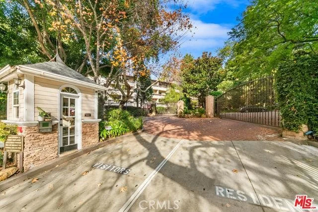 2700 Cahuenga Boulevard E #2217, Los Angeles
