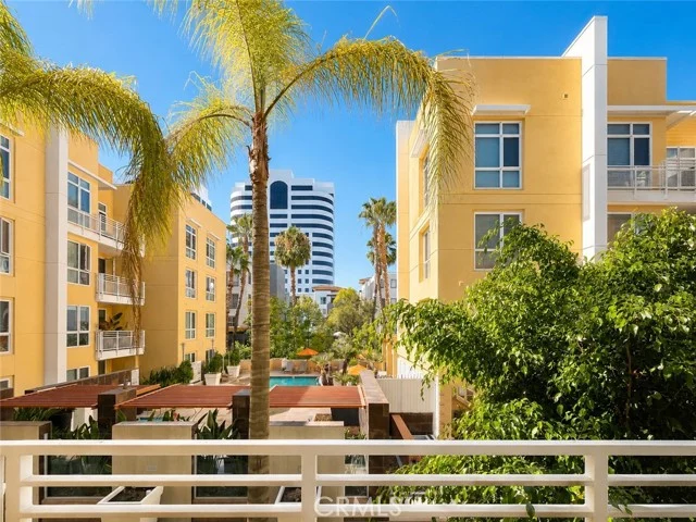 21301 Erwin Street #322, Woodland Hills