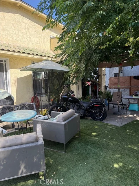 1055 N Stone Street, Los Angeles