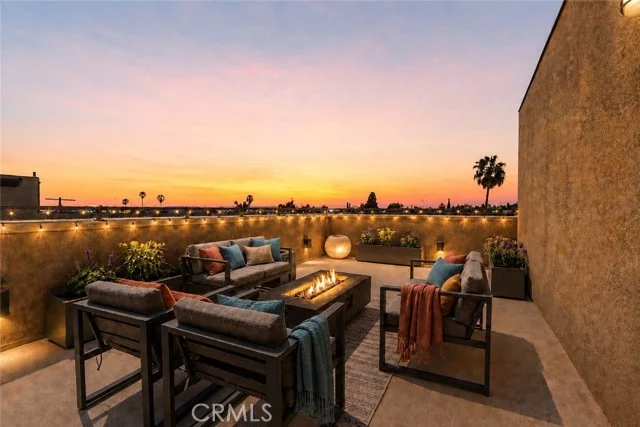 13219 Victory Boulevard, Valley Glen