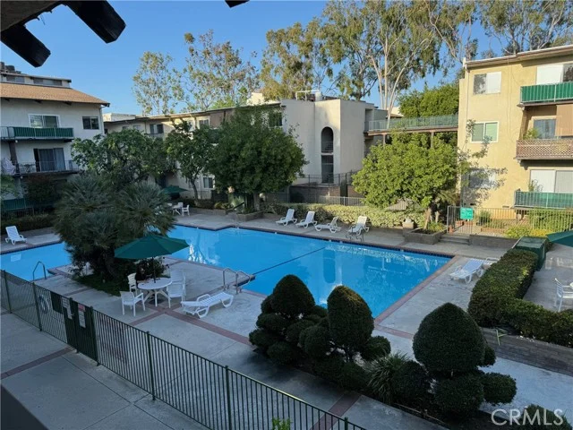5460 White Oak, Encino