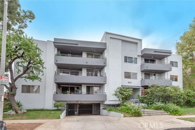 16012 Moorpark #302A, Encino