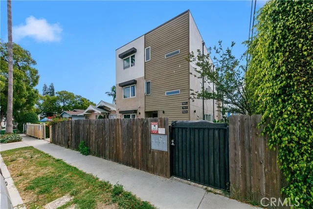 961 N St Andrews photo 1