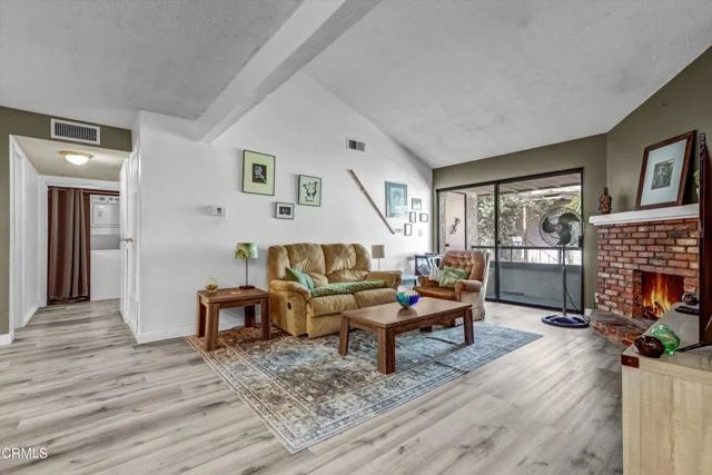 15511 Sherman Way #32, Los Angeles