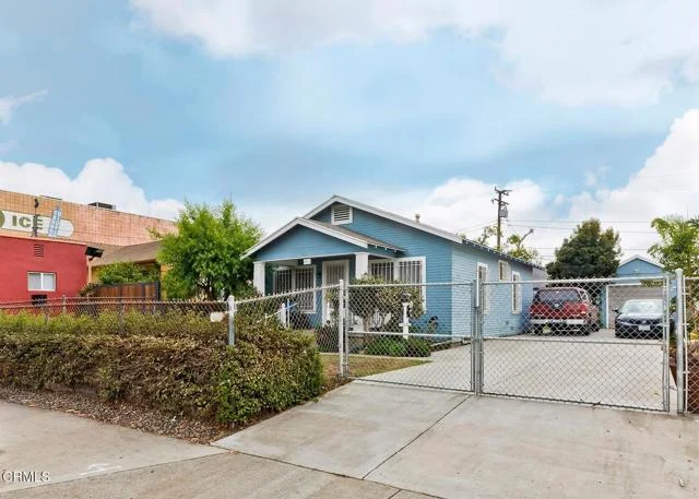 424 W Arbor Vitae Street photo 1