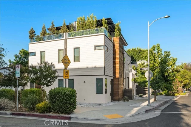 14659 Moorpark, Sherman Oaks