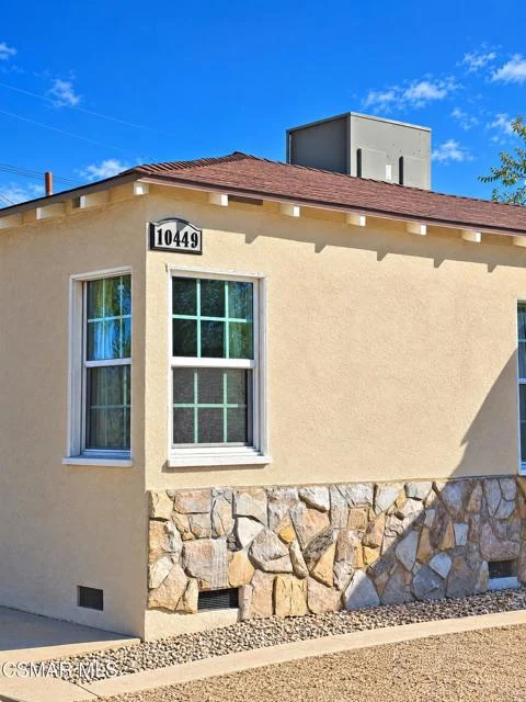 10449 Chandler Boulevard, North Hollywood