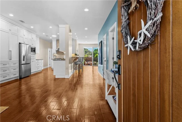 526 E Maple photo 3