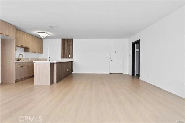 960 Larrabee #120 photo 2